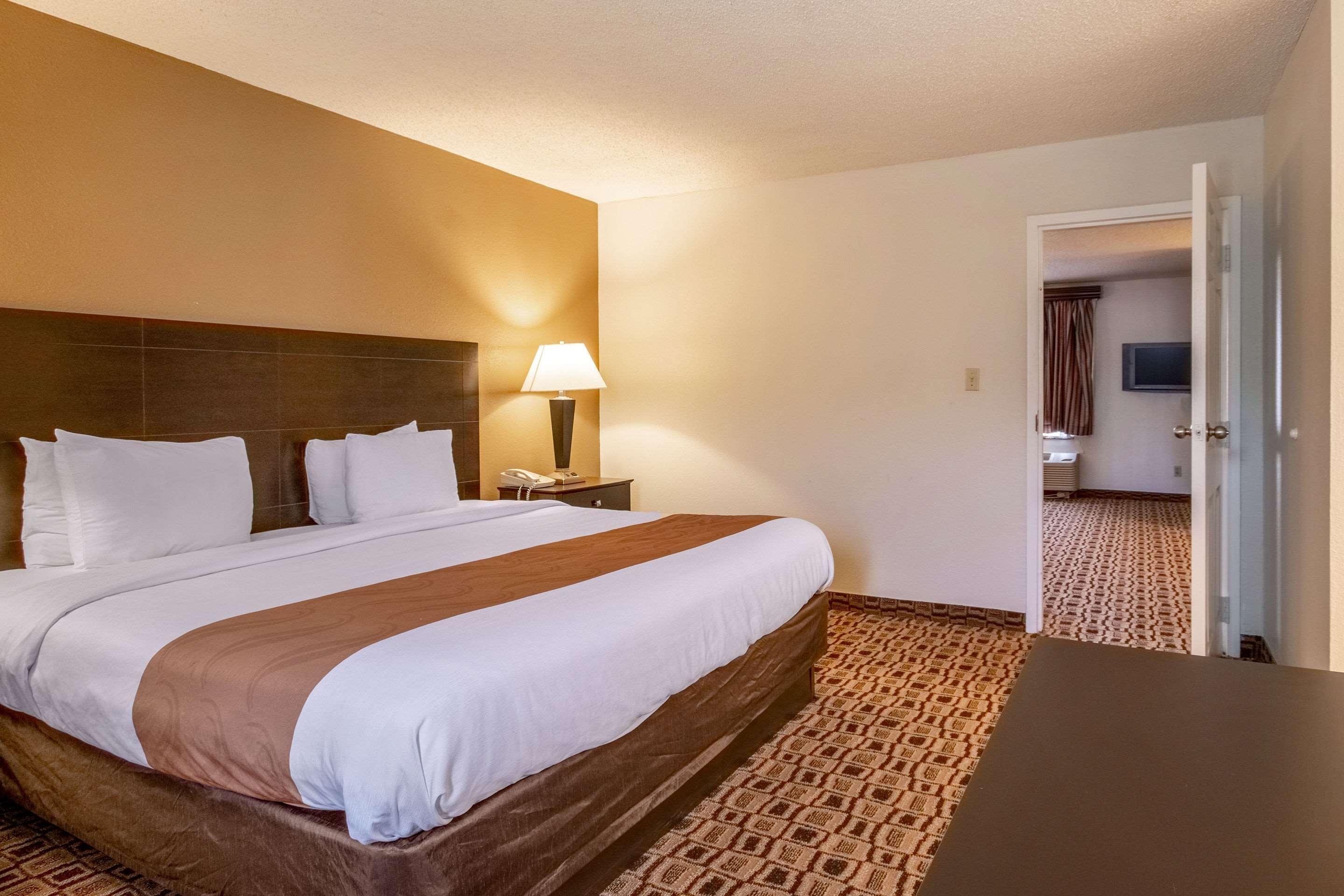 Coratel Plus Suites Wichita West Airport Екстериор снимка