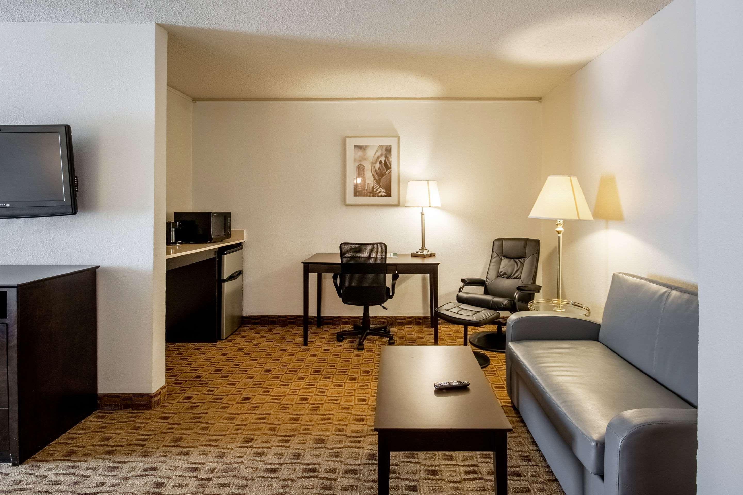 Coratel Plus Suites Wichita West Airport Екстериор снимка