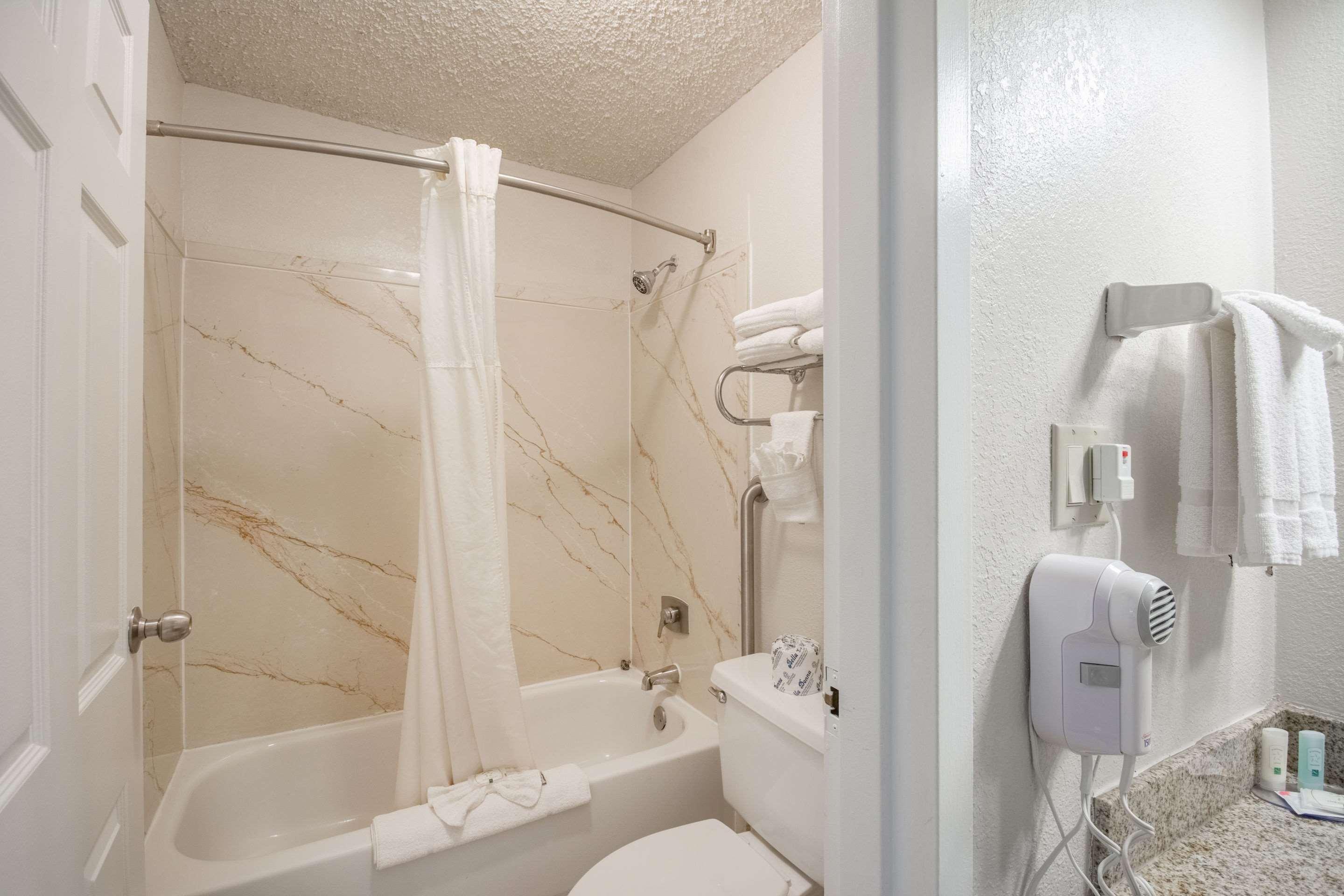 Coratel Plus Suites Wichita West Airport Екстериор снимка