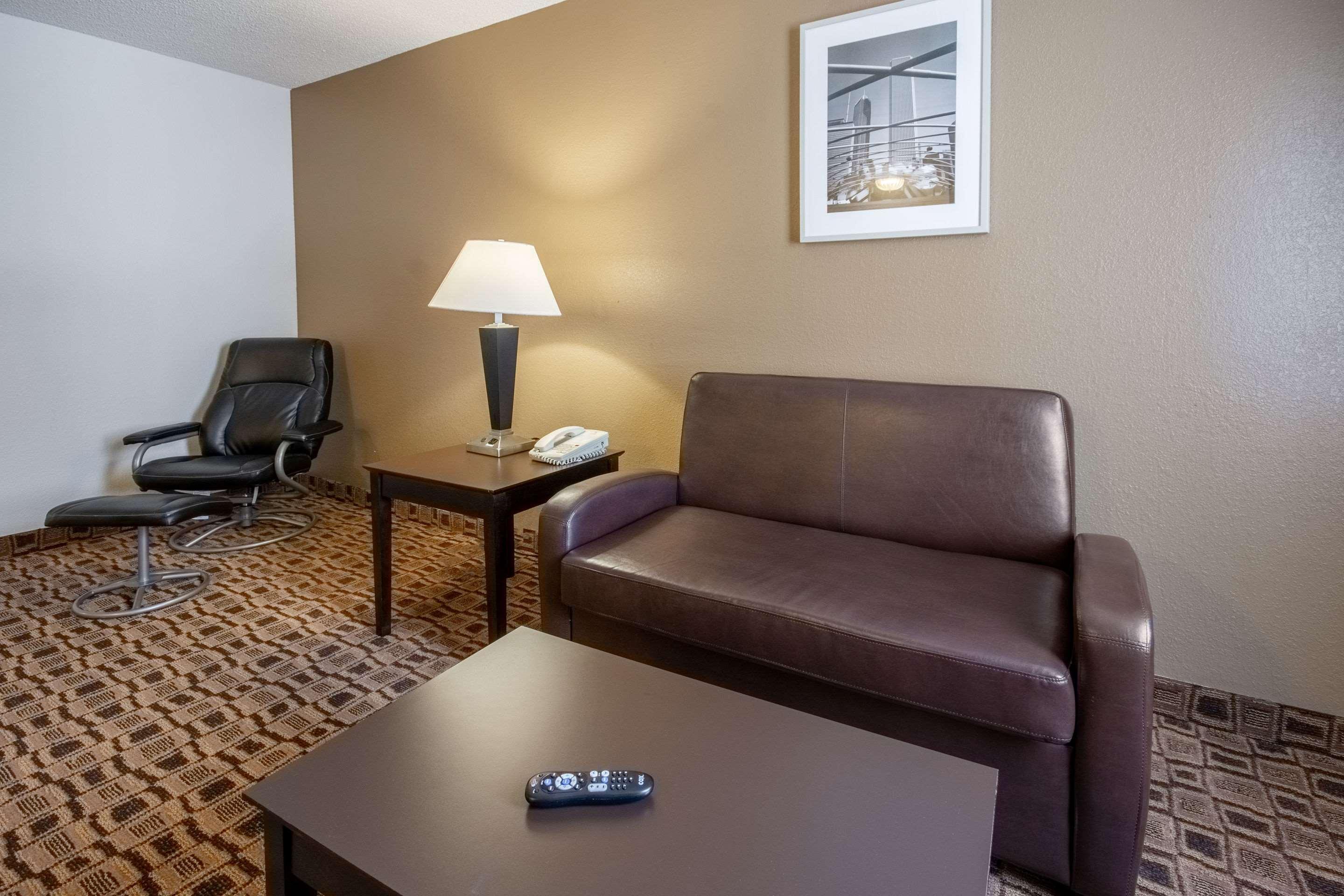 Coratel Plus Suites Wichita West Airport Екстериор снимка