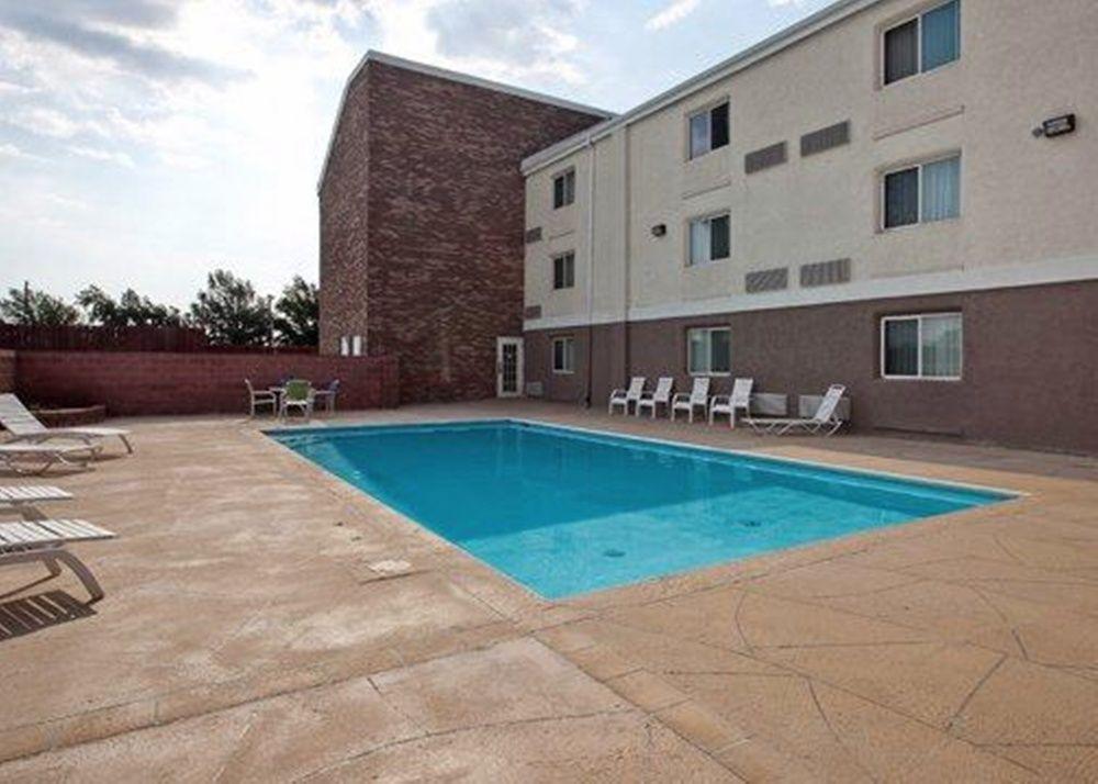 Coratel Plus Suites Wichita West Airport Екстериор снимка