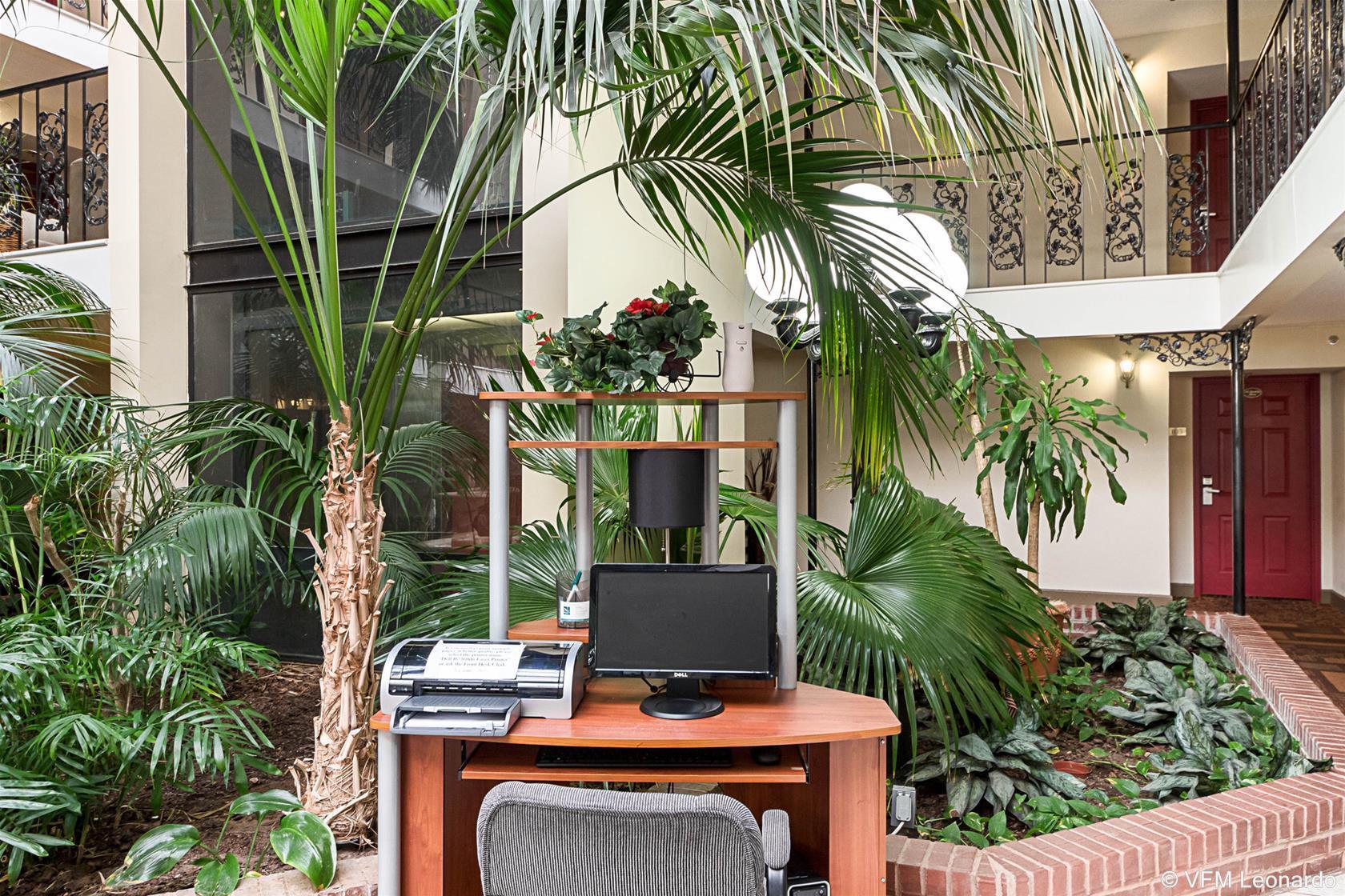 Coratel Plus Suites Wichita West Airport Екстериор снимка